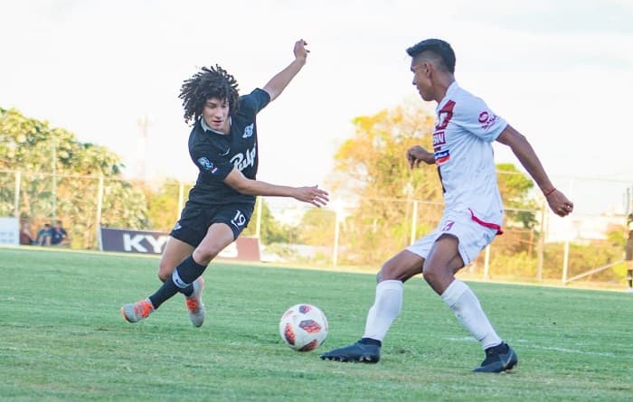 Libertad vence al Kelito y se acerca a la punta