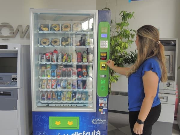 Llegan a Paraguay máquinas expendedoras con pago de tarjeta