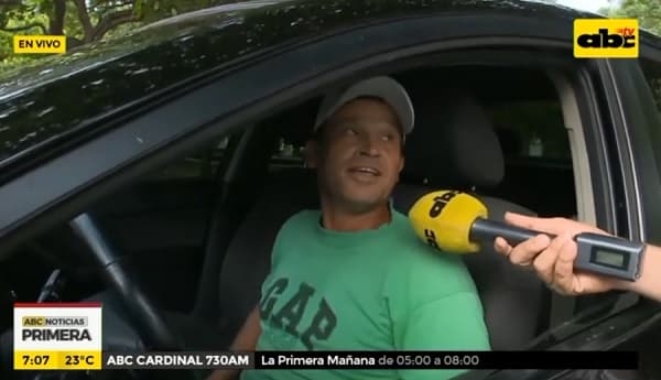 Cuidacoche cuenta cómo opera y habla de sus ganancias diarias