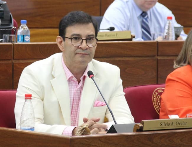 Ovelar explica qué pasó con la llamada a su “amor” en medio de una sesión