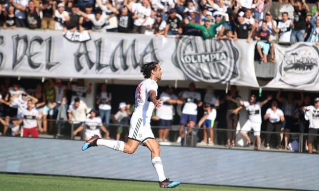 Olimpia golea con Roque como gran figura