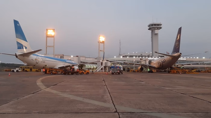 Avión de la Fuerza Aérea sufre desperfecto al despegar en aeropuerto