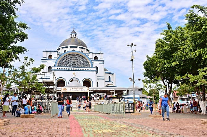 13 postales de la fiesta en honor a la Virgen de Caacupé