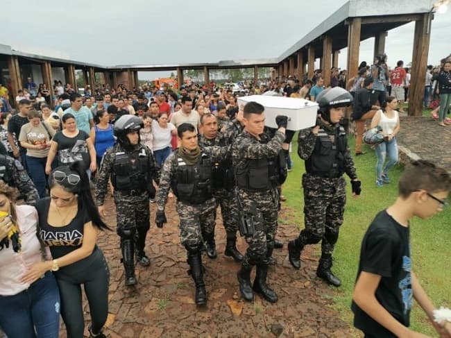 Brunito es despedido por una multitud en Presidente Franco