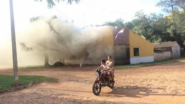 Incendio consume parte de una comisaria en Caazapá