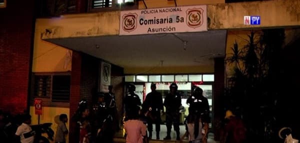 Detienen a sindicado de robo y sus familiares atropellan comisaría