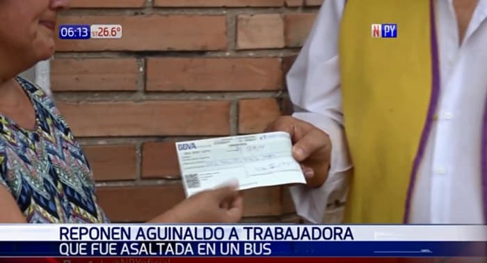 “Devuelven” aguinaldo a trabajadora que fue asaltada