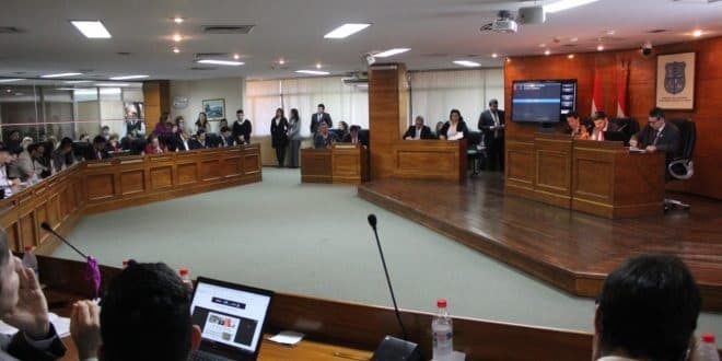 Concejales apuran sesión para pedir intervención de la comuna capitalina