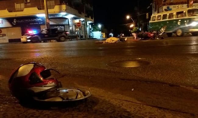 Motociclista muere tras chocar contra vehículo