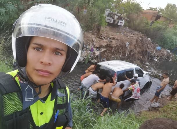 Conductor pierde el control y acaba en cauce de la Costanera