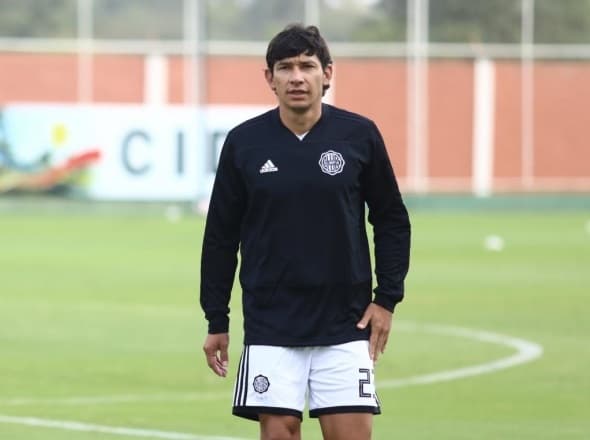 El “Búfalo” Ovelar ficha por Once Caldas de Colombia