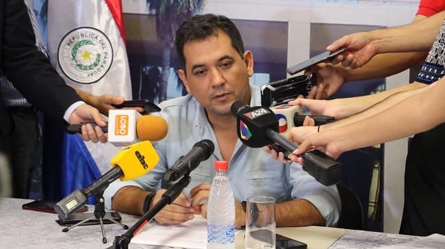 Senador oficializa pedido de expulsión de Oscar González Daher