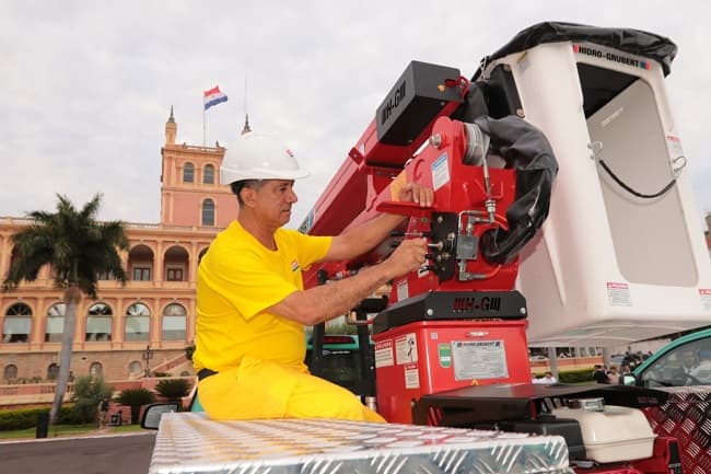 ANDE incorpora vehículos para mejorar atención de reclamos