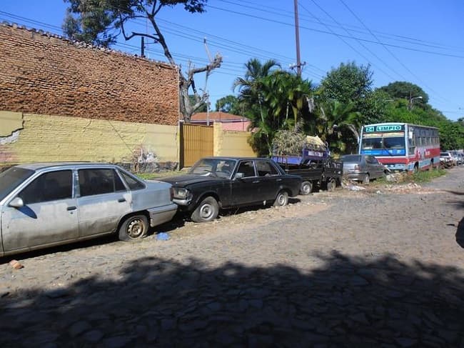 Policía recurre a la Justicia para destruir vehículos abandonados
