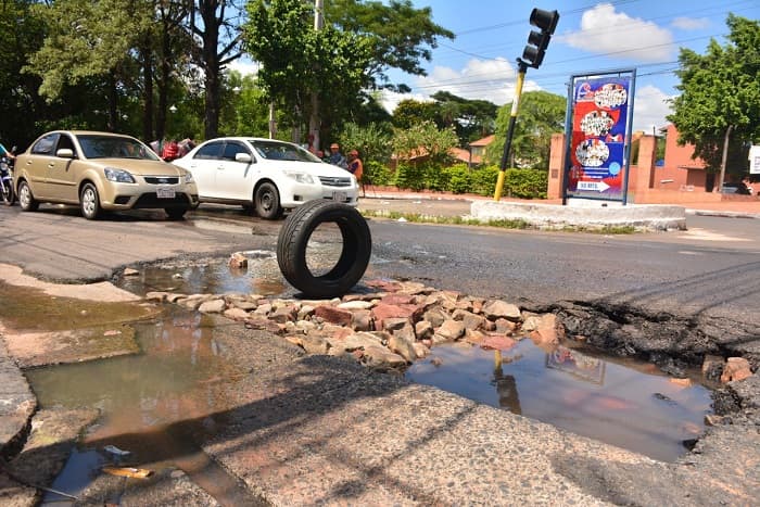 Principales arterias de Lambaré están minadas de baches