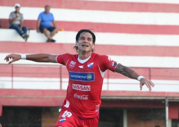 Nacional hila su segundo triunfo y está en la punta