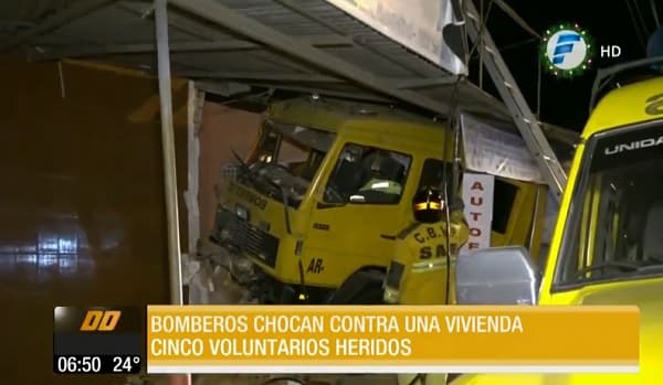 Cinco bomberos resultan heridos tras perder el control de su camión
