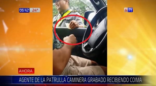 Graban a agente de la Caminera recibiendo coima en plena ruta