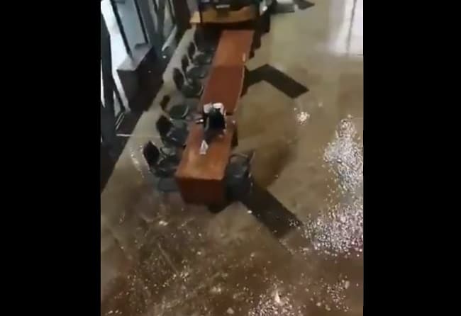 Edificio del Congreso Nacional sufre inundación por temporal
