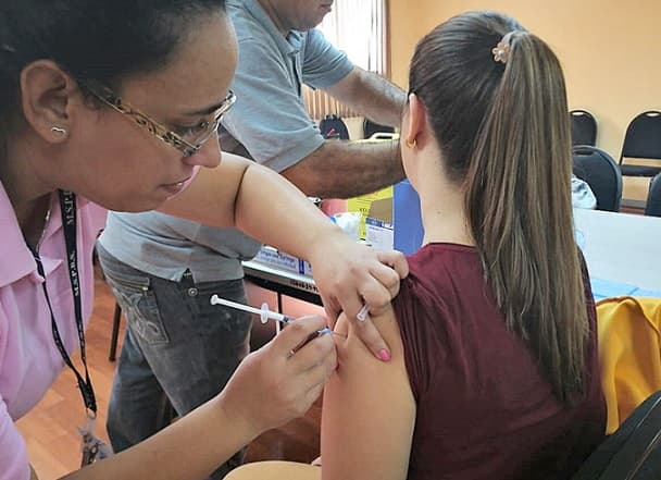 Salud aconseja cumplir criterios para recibir la vacuna contra el dengue