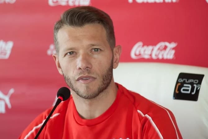 Olimpia trae un volante central de Argentina