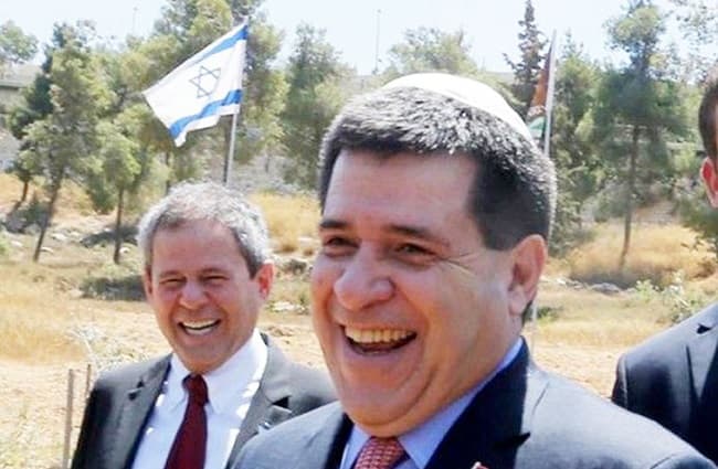 Defensa de Cartes habla de responder vía escrita o telemática