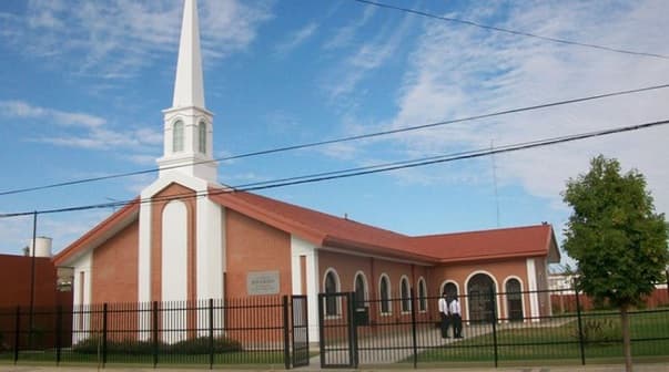 Mujer demanda a iglesia mormona por denunciar abuso cometido por su marido