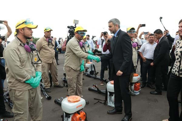 Abdo Benítez resalta labor de profesionales de blanco y anuncia más recursos