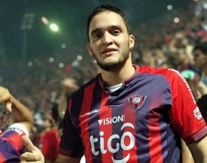 Hallan a joven muerto de un balazo en el interior de un vehículo