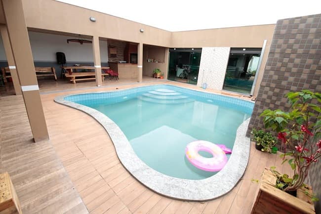 Exjefe de seguridad de cárcel tiene una casa amplia y con pileta