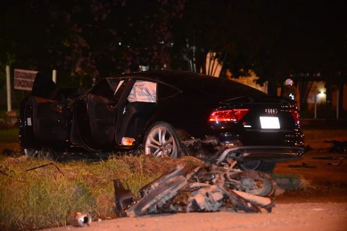 Pareja muere en choque entre moto y automóvil