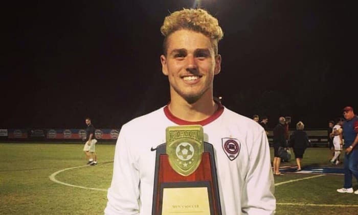 Futbolista muere devorado por tiburones