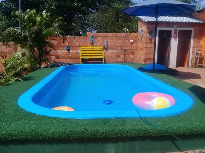 Sudafricano muere al saltar desde un balcón a la piscina