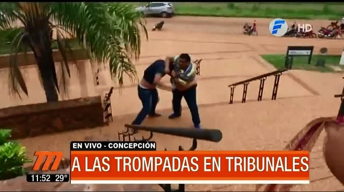 Periodista y abogado se toman a golpes frente a Tribunales