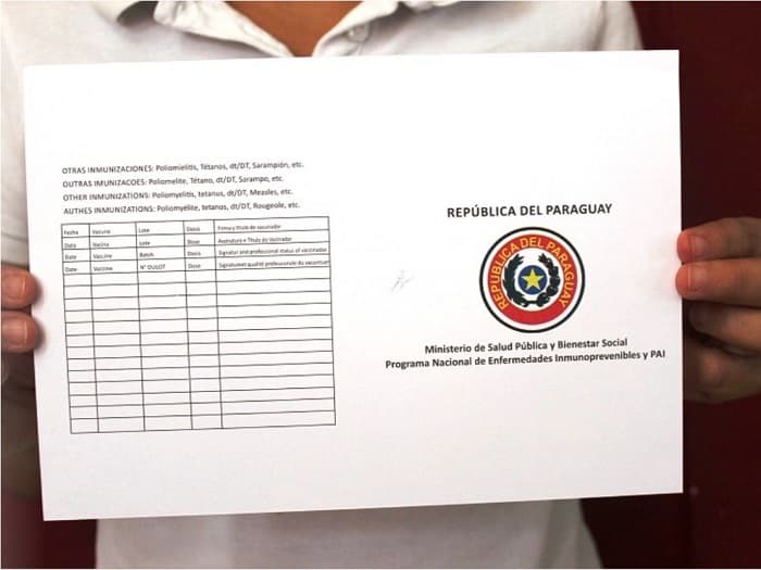 Apartan del cargo a funcionario acusado de vender tarjeta de vacunación