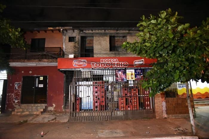 Asaltantes se llevan dinero y otros objetos de bodega