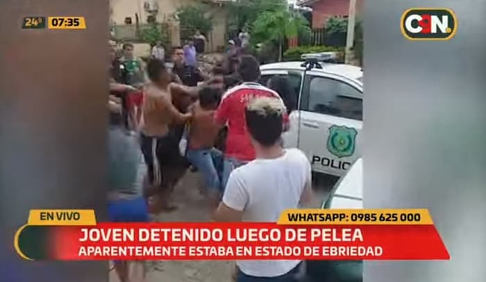Sospechoso de apuñalar a un hombre se defiende de turba enfurecida
