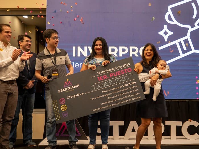 Emprendedores tecnológicos son premiados en concurso de hackathon
