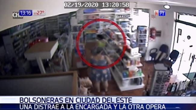 Video muestra cómo operaron bolsoneras en una farmacia