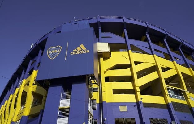 Pintor paraguayo muere luego de caer desde lo alto en la Bombonera