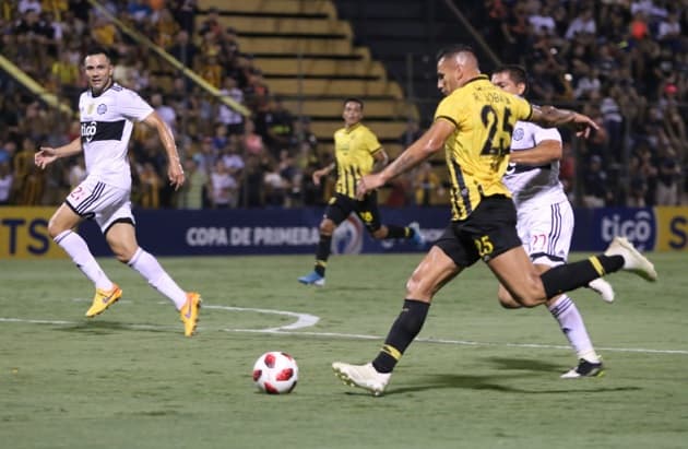 Guaraní regala los puntos al hacer jugar a seis extranjeros