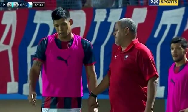 “Desgano” de Dos Santos enerva a cerristas