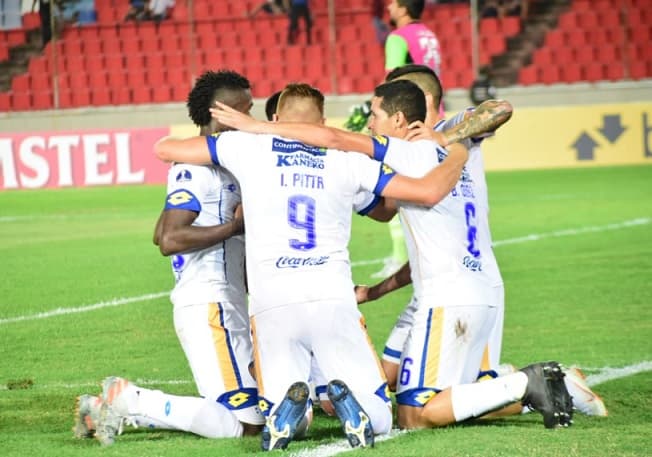 Luqueño vence en un partido insólito