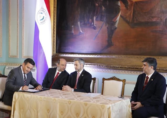 Escuelas públicas recibirán 12.000 computadoras con internet