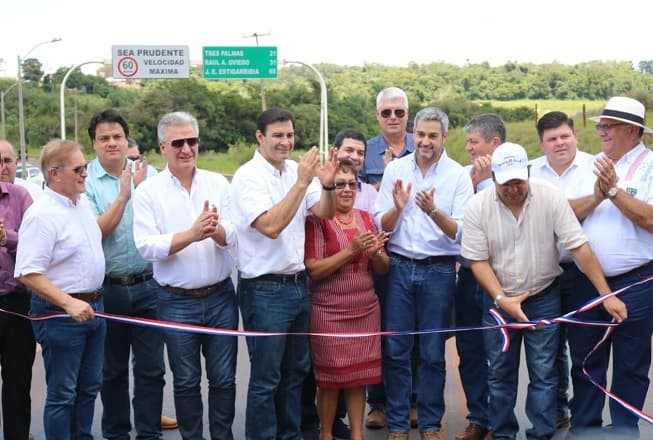Abdo Benítez destaca repunte en recaudación y obras viales