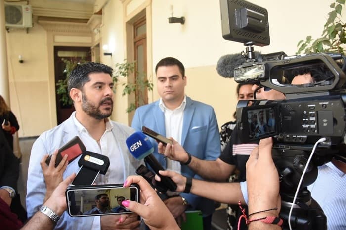 “Nenecho” promete barrer con limpiavidrios, cuidacoches y carriteros