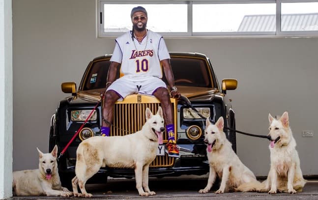 Salida de África condiciona retorno de Adebayor