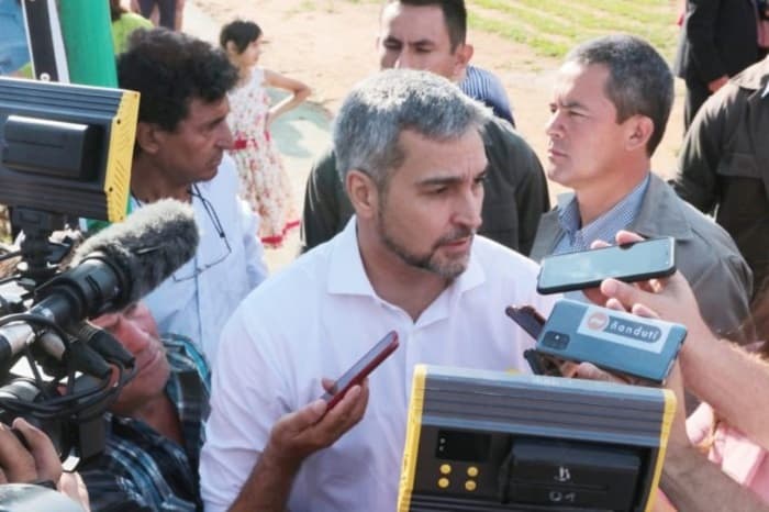 Abdo Benítez llama a construir un diálogo democrático y tolerante con docentes