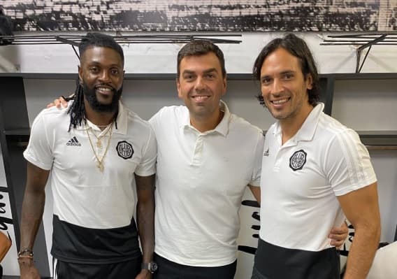 Olimpia tiene encaminado el retorno de Adebayor