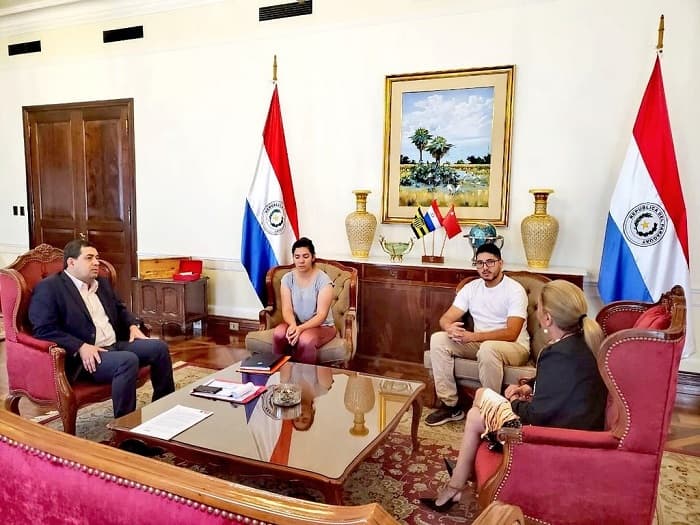 Padres de Bianca se reúnen con vicepresidente y obtienen compromiso de ayuda